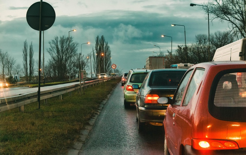 We wtorek minister finansów Christian Lindner, cytowany przez Reutersa poinformował, że niemiecki rząd nie zgodzi się na zakaz dotyczący sprzedaży nowych samochodów z silnikami spalinowymi. Źródło: pixabay.com
