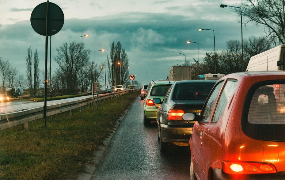We wtorek minister finansów Christian Lindner, cytowany przez Reutersa poinformował, że niemiecki rząd nie zgodzi się na zakaz dotyczący sprzedaży nowych samochodów z silnikami spalinowymi. Źródło: pixabay.com