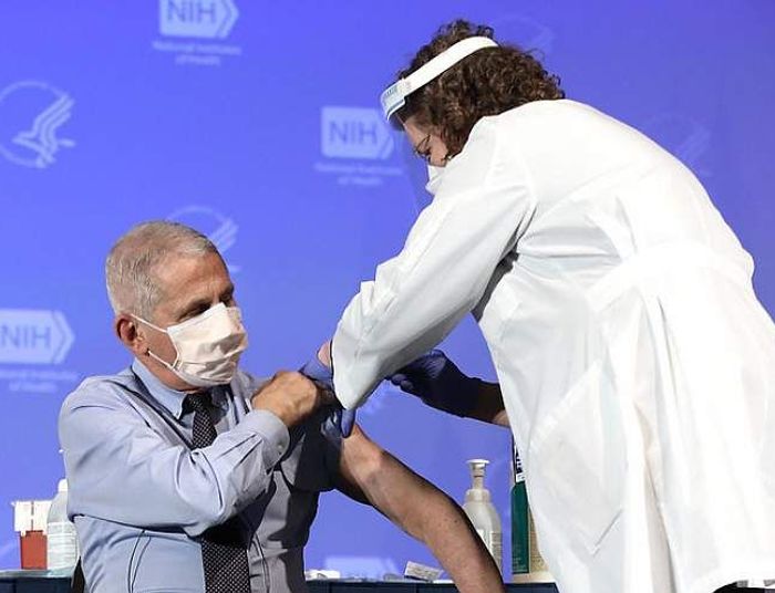 Ekspert od Covida i szczepionek poważnie chory. Dopadł go wirus Zachodniego Nilu