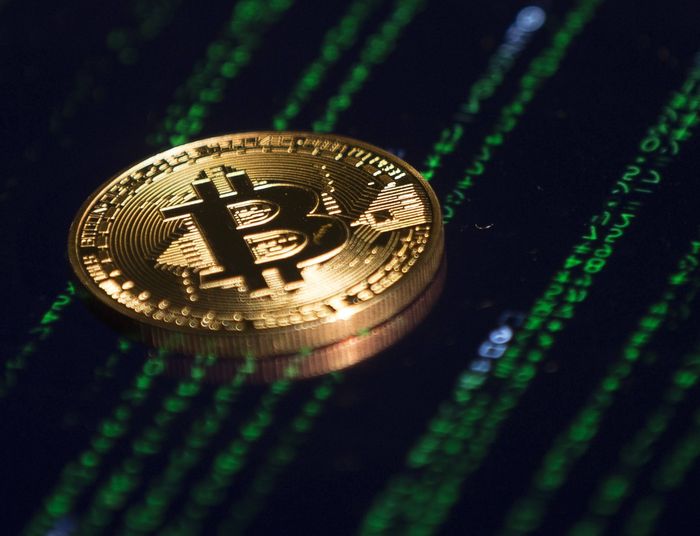 Coraz więcej Polaków kupuje bitcoiny. Ekspert: to koniec imprezy, nadchodzi krach