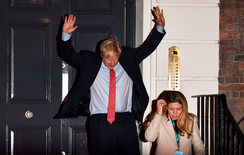 Boris Johnson triumfuje po wyborach do Izby Gmin. Fot. PAP/EPA