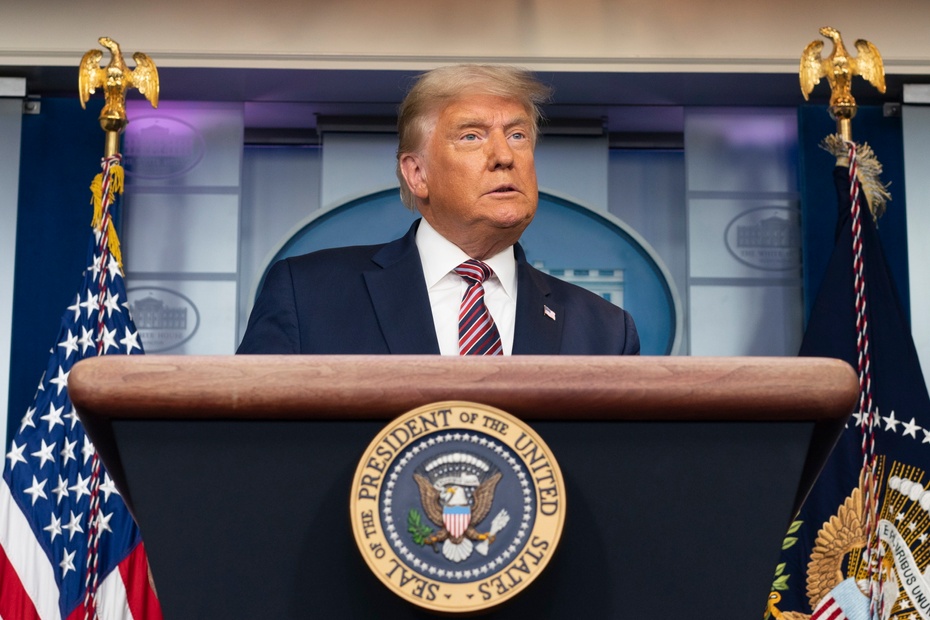 Donald Trump zagrzewa do prawnej batalii o prezydenturę. Fot. PAP/EPA