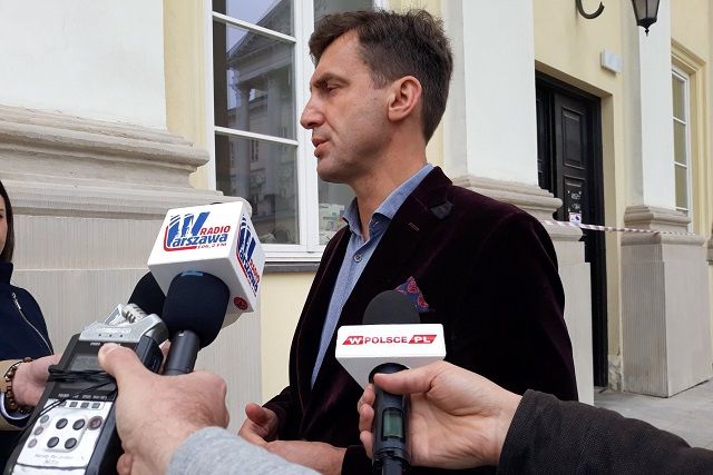 Kamil Dąbrowa: Ratusz nie ingeruje w to, co pracownik robi prywatnie. Na oficjalnych profilach miasta nie ma hejtu