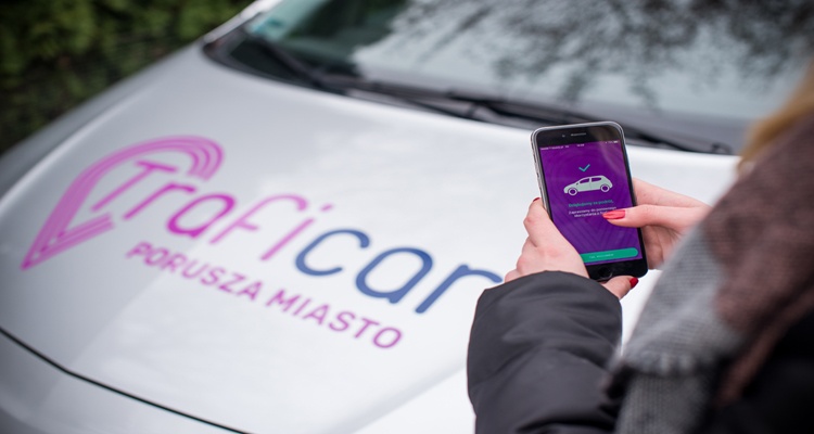 Od czerwca na wybranych stacjach Orlenu będzie dostępna usługa carsharing. fot. traficar.pl