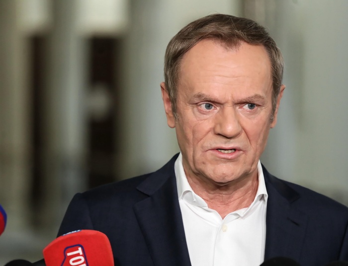 Tusk powiedział, że go kocha. Potem ogłosił likwidację jego partii, poseł zaprzecza