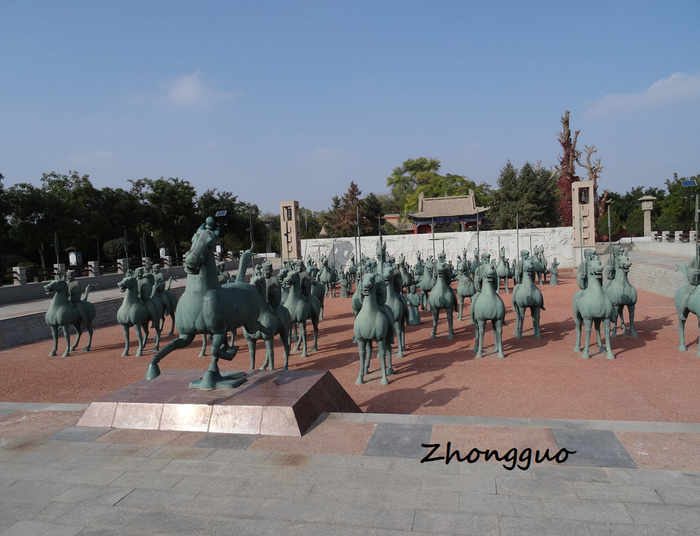 „NIEBIAŃSKIE KONIE”