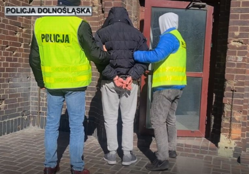 Policjanci zatrzymali podejrzanego o gwałt na Ukraince. Fot. Dolnośląska Policja