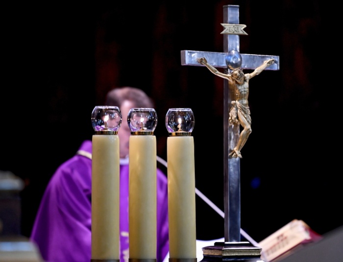 Prezes uczestniczył w niedzielnym nabożeństwie wbrew zaleceniom władz