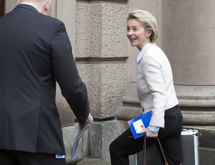 Niemiecka minister obrony chce wspierać "opór młodego pokolenia w Polsce"