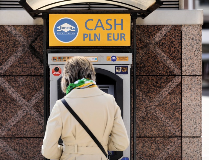 Duży bank ostrzega. Zmiany w opłatach i rachunkach