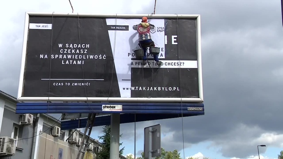 Montaż billboardu PFN w Krakowie, fot. TVN24/x-news