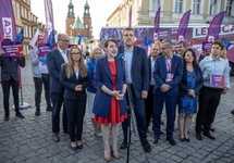 Politycy Lewicy spotkali się z wyborcami w Toruniu. fot. PAP