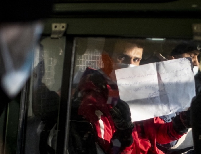 Dlaczego władza PiS nie chce mediów na granicy?