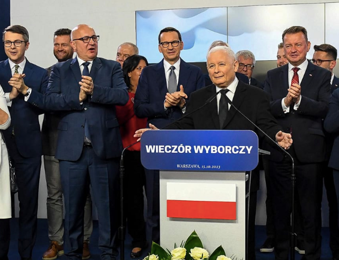 Tajemnicze spotkanie posłów PiS. Rzecznik: "Media tworzą alternatywną opowieść"