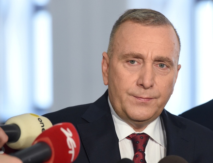 PO odpowiada na pytania PiS o 500 plus, imigrantów, IPN, CBA i wiek emerytalny