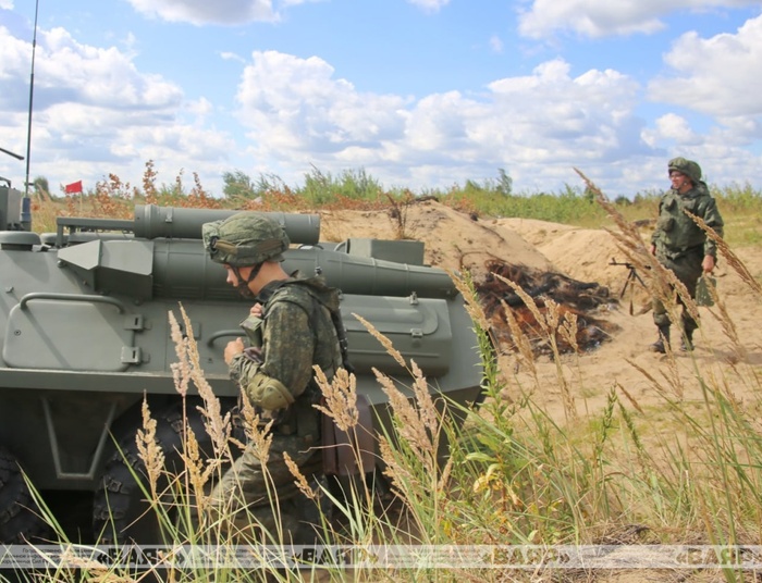 Białoruskie czołgi w pobliżu Przesmyku Suwalskiego. Polska wzmacnia ochronę granic