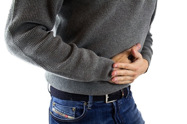 Częste bóle brzucha mogą być objawem zespołu jelita drażliwego.