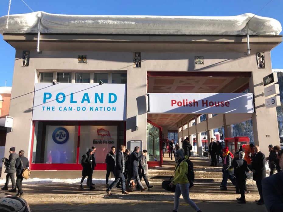 Dom Polski w Davos, czyli sposób na promocję inwestycji w kraju. Fot. Twitter/Andrzej Duda
