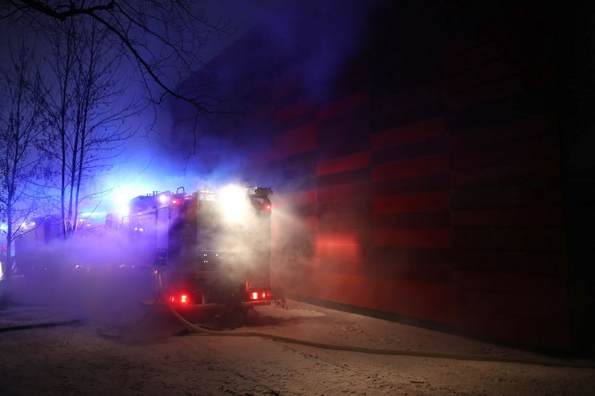 Straty z powodu pożaru będą wielomilionowe. Fot. PAP/Łukasz Gągulski