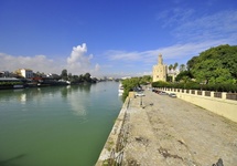 Guadalkiwir i Złota Wieża w Sewilli. Sejf Hiszpanii w czasach kolonialnego prosperity