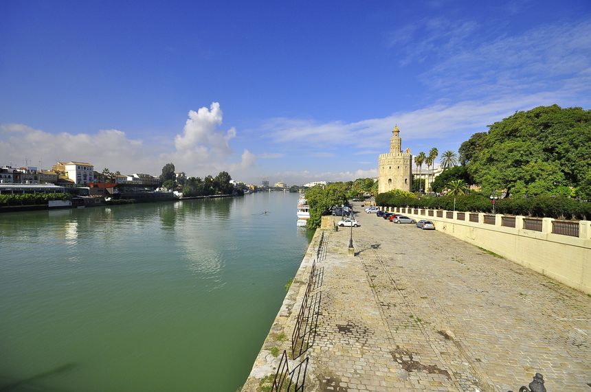 Guadalkiwir i Złota Wieża w Sewilli. Sejf Hiszpanii w czasach kolonialnego prosperity