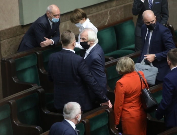 Trudno rządzić w warunkach pandemii, bo przeszkadzają