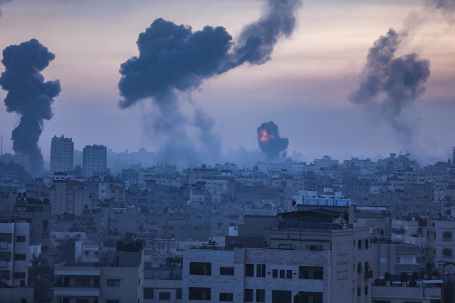 Strefa Gazy po atakach samolotów Izraela. Fot. PAP/EPA/HAITHAM IMAD
