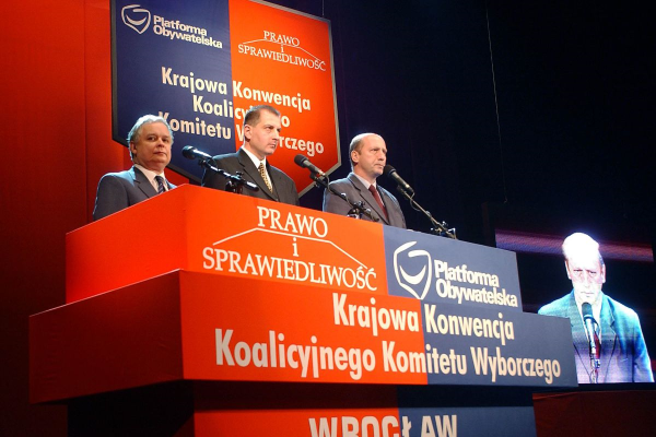 Jak duopol PO-PiS zdominował polską scenę polityczną. Historia podziału wyborczego Polski 