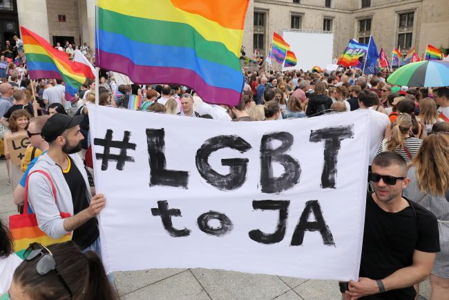Komisja Europejska poprosiła polskie władze samorządowe o wyjaśnienia w sprawie „stref wolnych od LGBTQI”. Fot. PAP