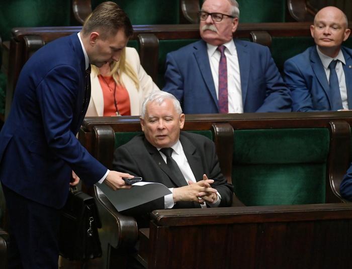 Szydło ma wątpliwości ws. "Piątki dla zwierząt". Spięcia w Zjednoczonej Prawicy