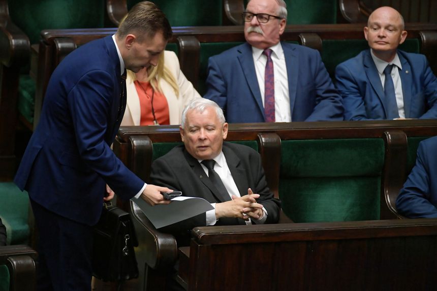 Jarosław Kaczyński może liczyć na spore wsparcie opozycji ws. "Piątki dla zwierząt". Fot. PAP/Marcin Obara