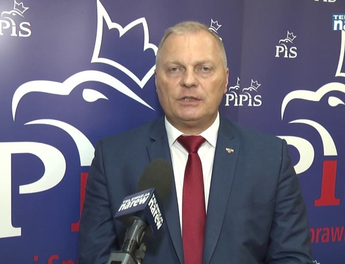 Jeden z zawieszonych posłów odchodzi z PiS. Partia straci większość?