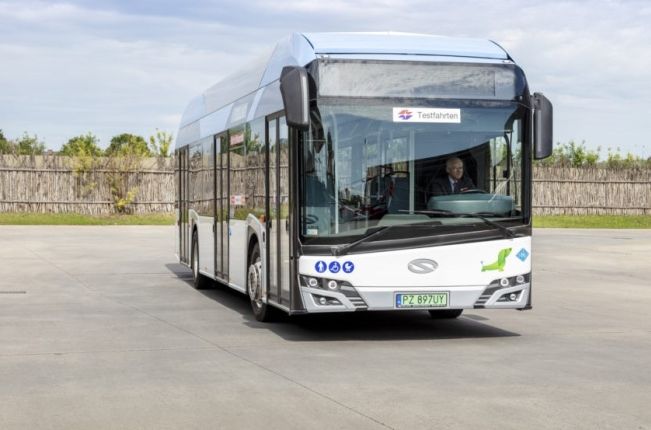 Pojazdy Solaris Urbino 12 hydrogen mają 5 zbiorników wodoru i mogą przejechać 350 km. Fot. przemyslprzyszlosci.gov.pl