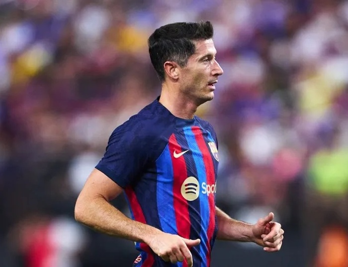 Lewandowski nie zadebiutuje w Barcelonie tak szybko? Kłopoty z rejestracją piłkarzy