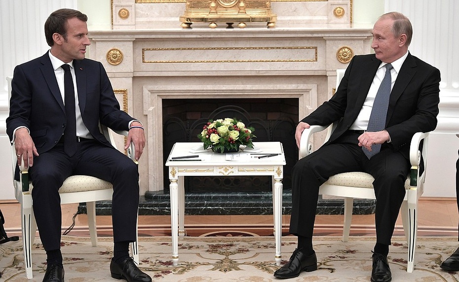 Emmanuel Macron i Władimir Putin.
