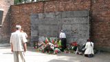 Ściana Straceń w KL Auschwitz (fot.Michał Tyrpa)