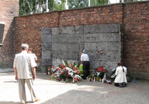 Ściana Straceń w KL Auschwitz (fot.Michał Tyrpa)