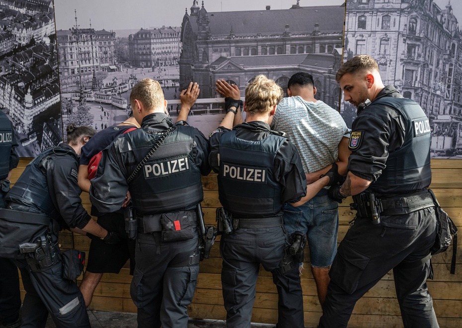 "W Niemczech potrzeba operacji policyjnych na uniwersytetach, aby Żydzi mogli wejść do sal wykładowych". Fot. PAP/DPA/Boris Roessler / Zdjęcie ilustracyjne