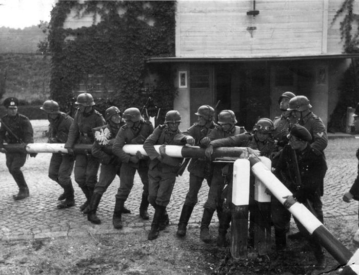 "Niemcy nie pamiętają swoich zbrodni, ale pamiętają, że Polska zabrała im ziemie" (WYWIAD)