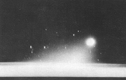 A tak widzieli stożek swiatła zodiakalnego i b. jasną Wenus astronauci wr. 1966. Na dole Ziemia oświetlona przez Księżyc.
