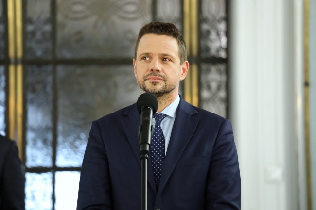Rafał Trzaskowski był szefem komitetu zbierającego podpisy pod projektem ustawy o likwidacji TVP Info i abonamentu rtv. Fot. PAP
