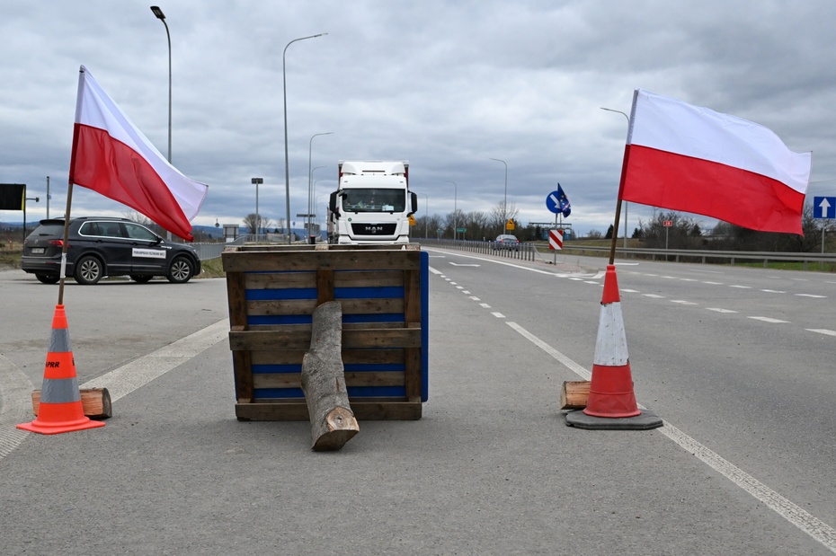 Protest rolników na przejściu granicznym w Medyce. Fot. PAP/Darek Delmanowicz