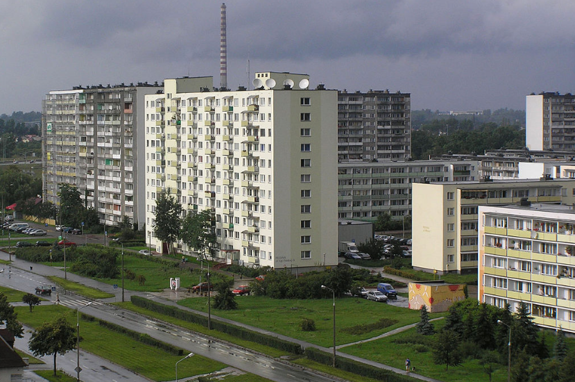 na zdjęciu: Bloki mieszkalne na os. Na Skarpie w Toruniu. fot. Pko, CC BY-SA 3.0
