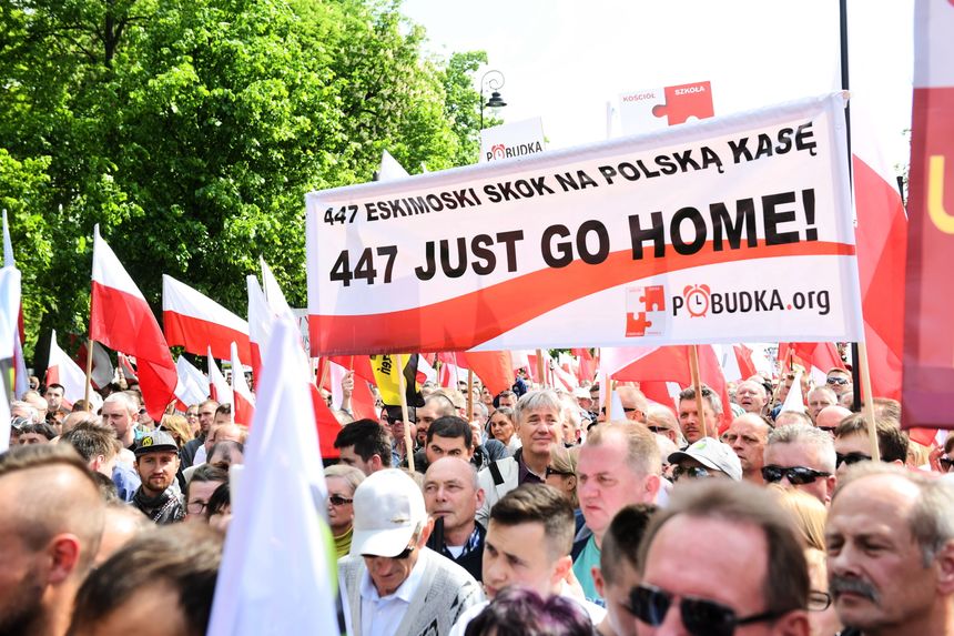 Marsz w stolicy przeciwko ustawie 447. Fot. PAP/Radek Pietruszka