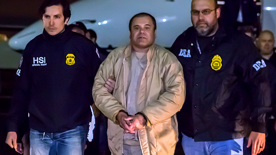 El Chapo podczas ekstradycji do USA. (fot. Wikipedia)
