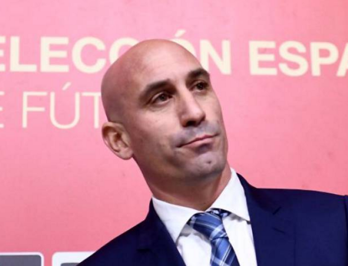 Afera o pocałunek. Prokuratura wkracza do akcji, matka strajkuje w kościele