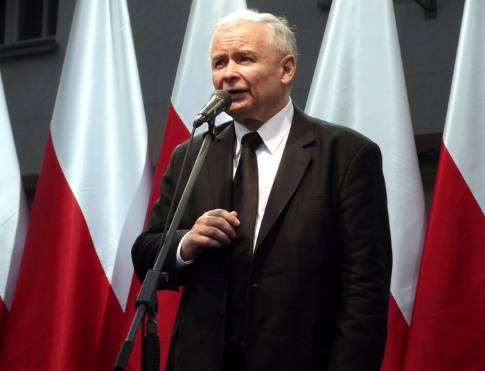 Kaczyński nie ma wyjścia. Tylko jedno uratuje poparcie dla rządu PiS