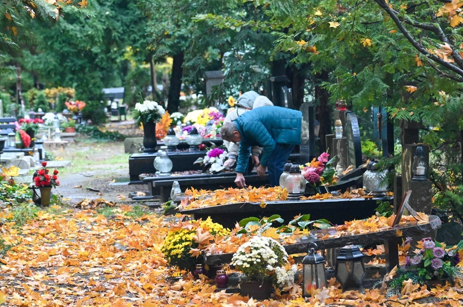 Kościół dopuszcza kremację pod warunkiem, że nie została wybrana z powodów sprzecznych z nauką chrześcijańską. Fot. PAP/Marcin Bielecki