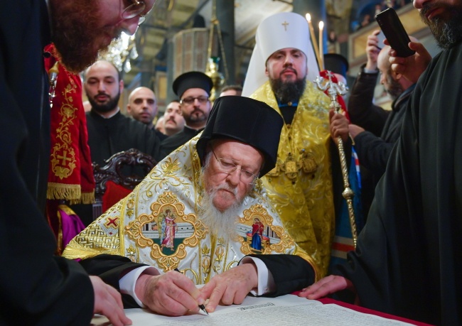 Ekumeniczny Patriarcha Konstantynopola Bartłomiej I. Fot. PAP/EPA/MYKOLA LAZARENKO
