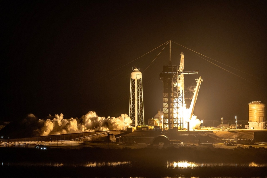 Rakieta Falcon-9 firmy SpaceX . Fot. PAP/EPA/CRISTOBAL HERRERA-ULASHKEVICH